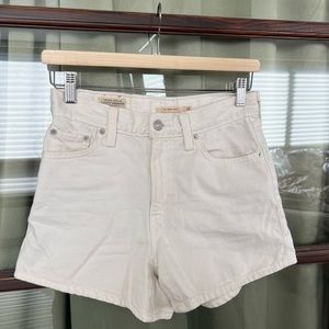Levi’s 80s mom short